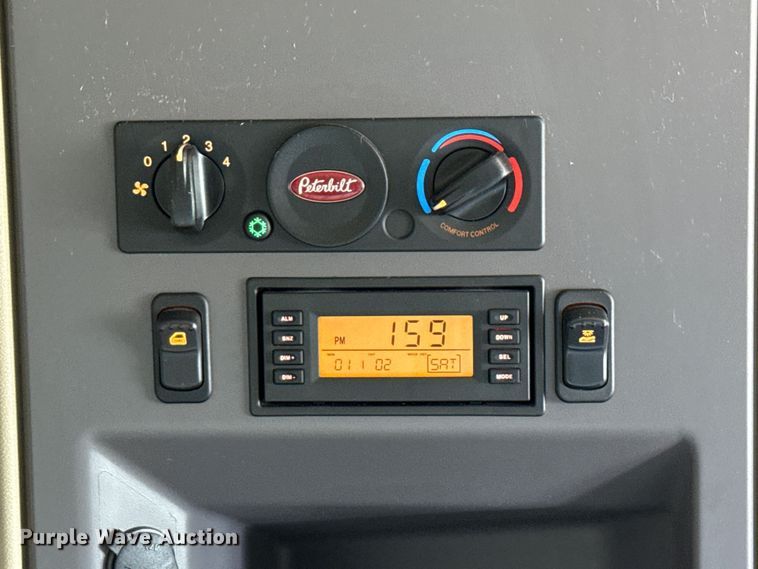 image for item ED5804 2017 Peterbilt 567 semi truck