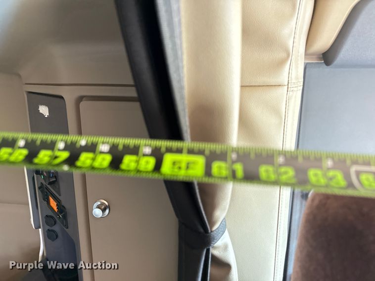 image for item ED5804 2017 Peterbilt 567 semi truck