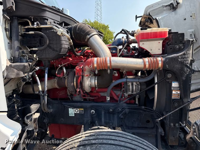 image for item ED5804 2017 Peterbilt 567 semi truck