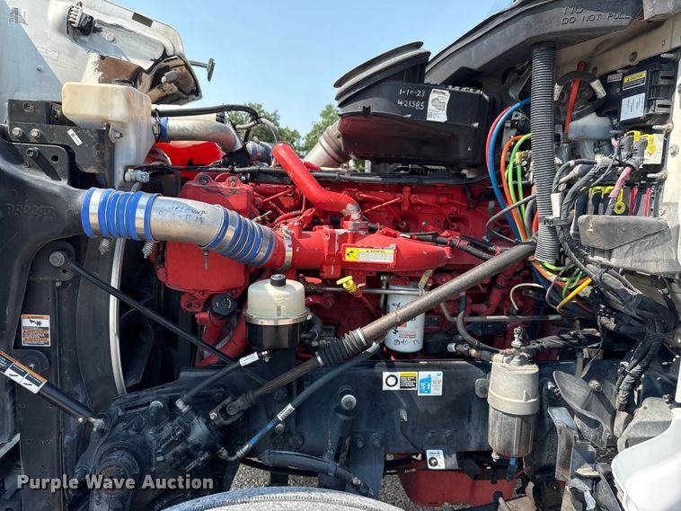 image for item ED5804 2017 Peterbilt 567 semi truck