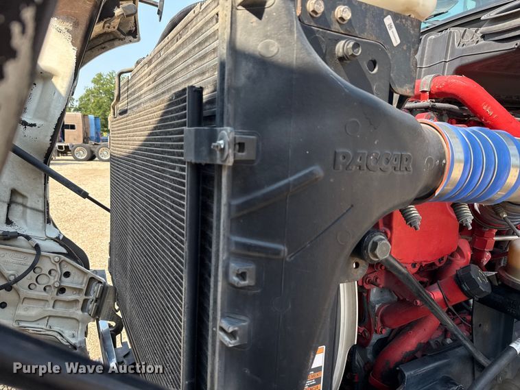 image for item ED5804 2017 Peterbilt 567 semi truck