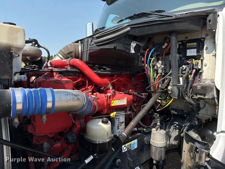 image for item ED5804 2017 Peterbilt 567 semi truck