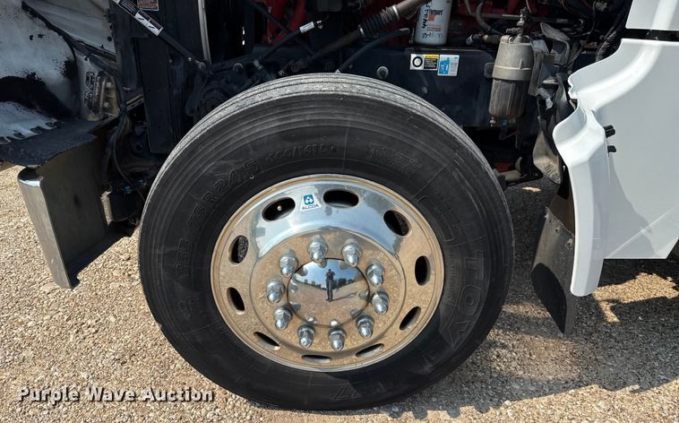 image for item ED5804 2017 Peterbilt 567 semi truck