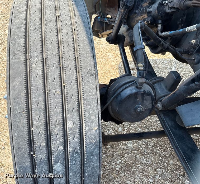 image for item ED5804 2017 Peterbilt 567 semi truck