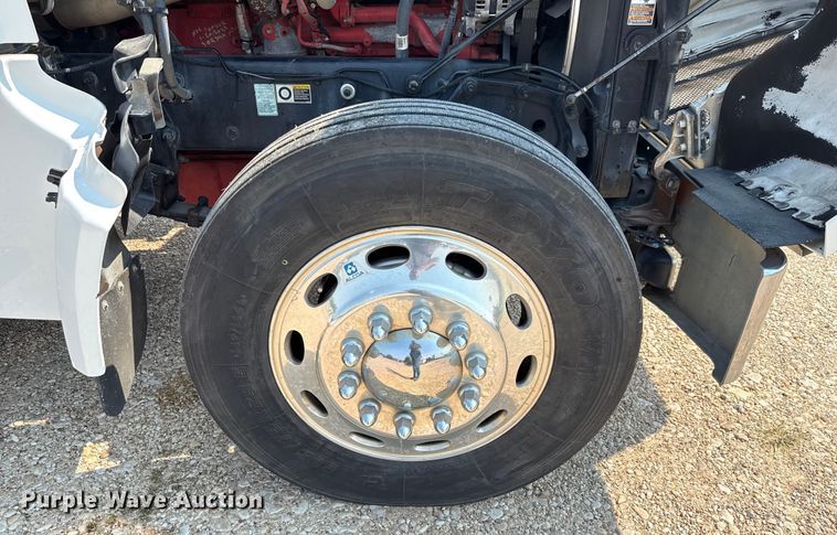 image for item ED5804 2017 Peterbilt 567 semi truck