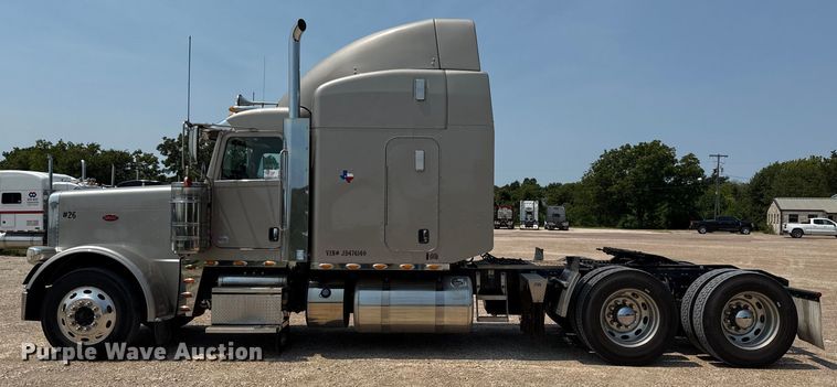image for item ED5805 2018 Peterbilt 389 semi truck