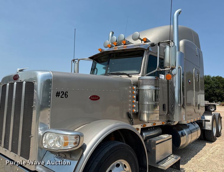 image for item ED5805 2018 Peterbilt 389 semi truck