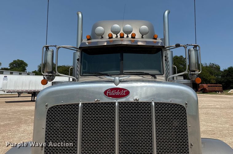 image for item ED5805 2018 Peterbilt 389 semi truck