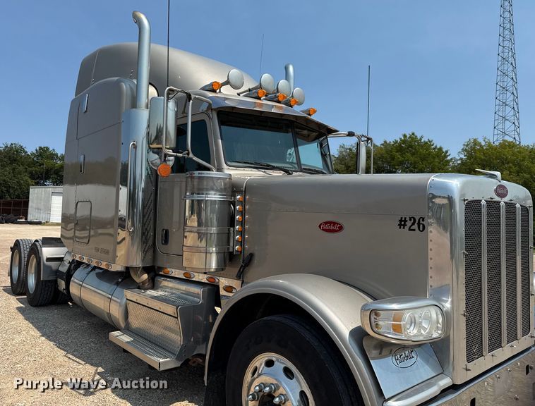 image for item ED5805 2018 Peterbilt 389 semi truck