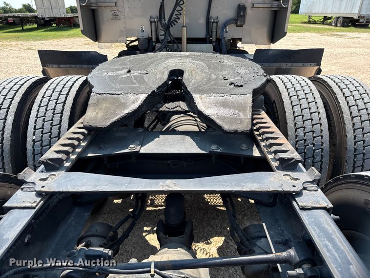 image for item ED5805 2018 Peterbilt 389 semi truck