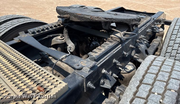 image for item ED5805 2018 Peterbilt 389 semi truck