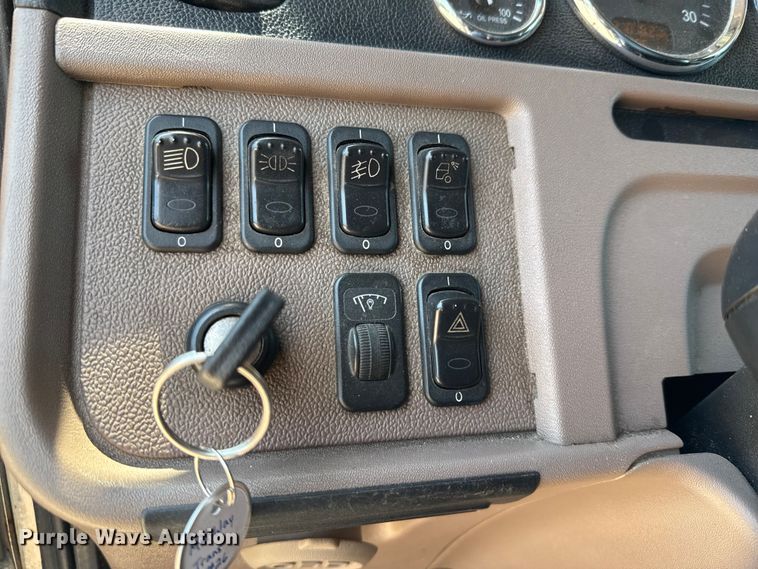 image for item ED5805 2018 Peterbilt 389 semi truck