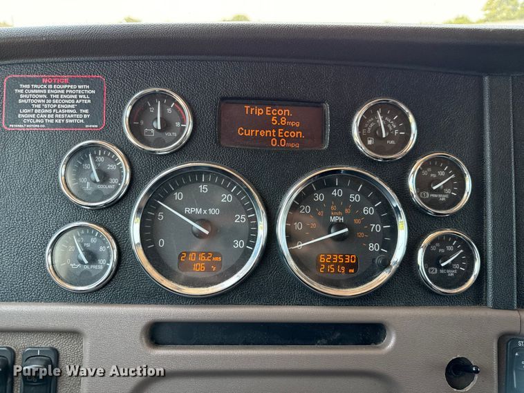 image for item ED5805 2018 Peterbilt 389 semi truck