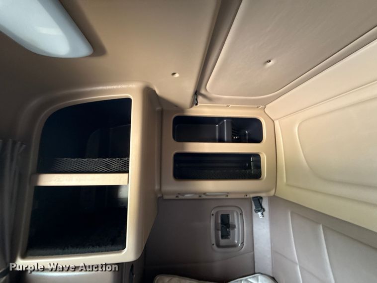 image for item ED5805 2018 Peterbilt 389 semi truck