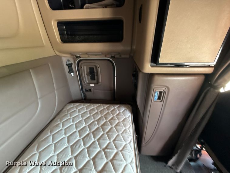 image for item ED5805 2018 Peterbilt 389 semi truck