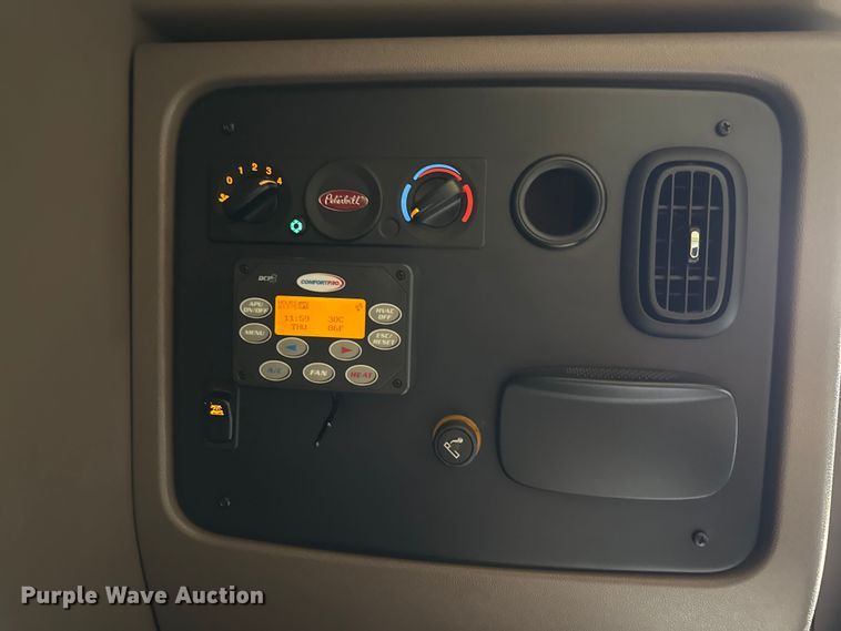 image for item ED5805 2018 Peterbilt 389 semi truck