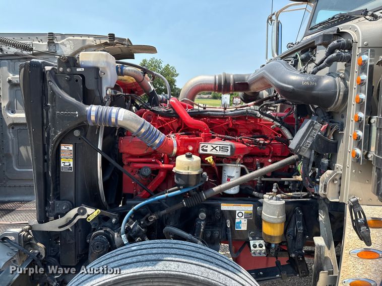 image for item ED5805 2018 Peterbilt 389 semi truck