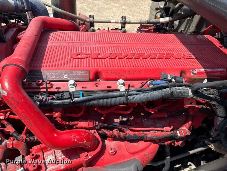 image for item ED5805 2018 Peterbilt 389 semi truck