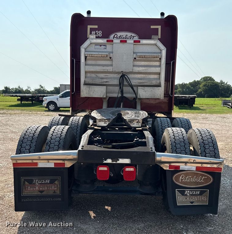 image for item ED5806 2004 Peterbilt 379 semi truck