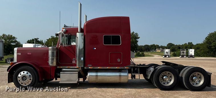 image for item ED5806 2004 Peterbilt 379 semi truck