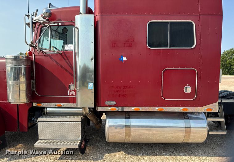 image for item ED5806 2004 Peterbilt 379 semi truck