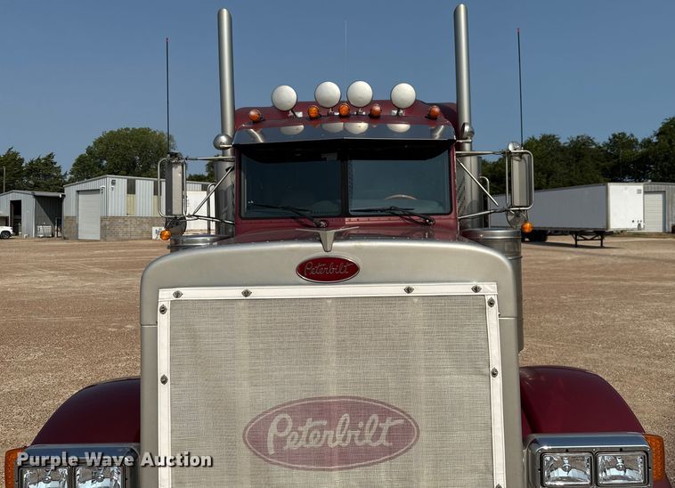 image for item ED5806 2004 Peterbilt 379 semi truck