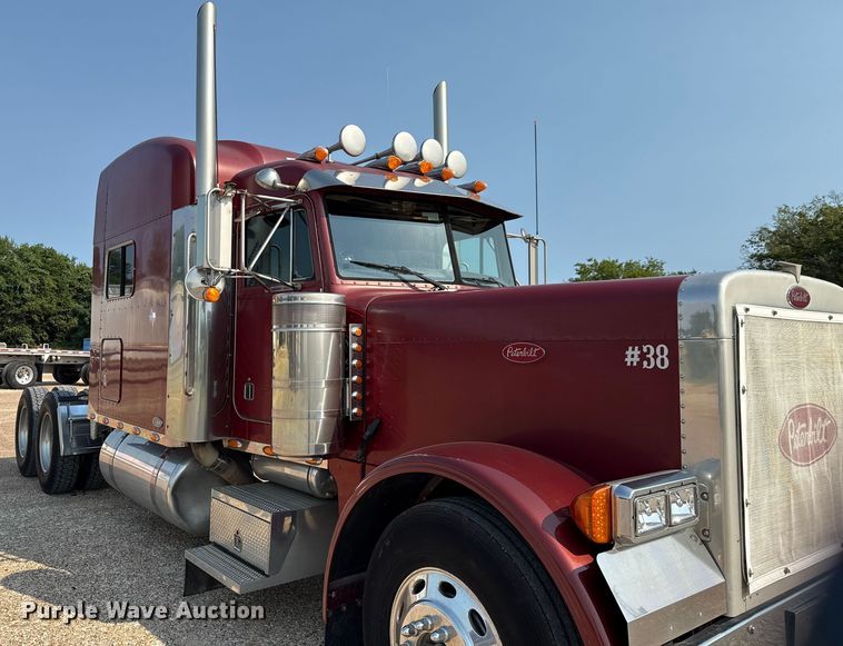 image for item ED5806 2004 Peterbilt 379 semi truck