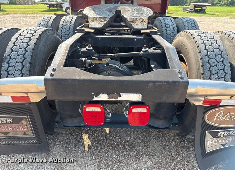 image for item ED5806 2004 Peterbilt 379 semi truck