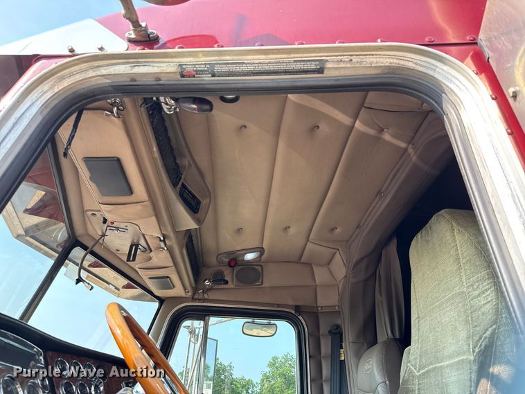 image for item ED5806 2004 Peterbilt 379 semi truck