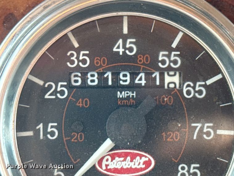 image for item ED5806 2004 Peterbilt 379 semi truck