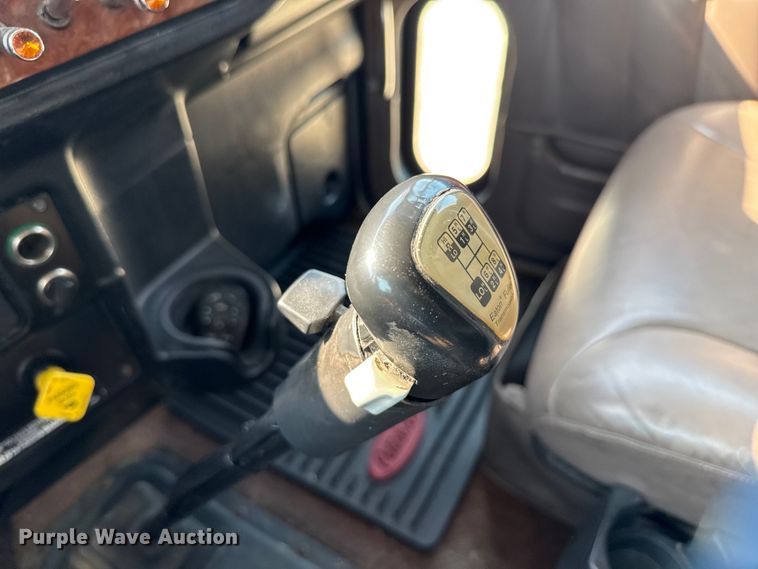 image for item ED5806 2004 Peterbilt 379 semi truck