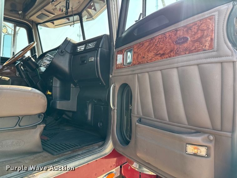 image for item ED5806 2004 Peterbilt 379 semi truck