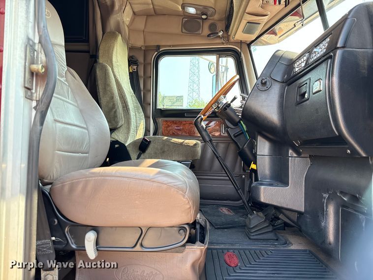 image for item ED5806 2004 Peterbilt 379 semi truck