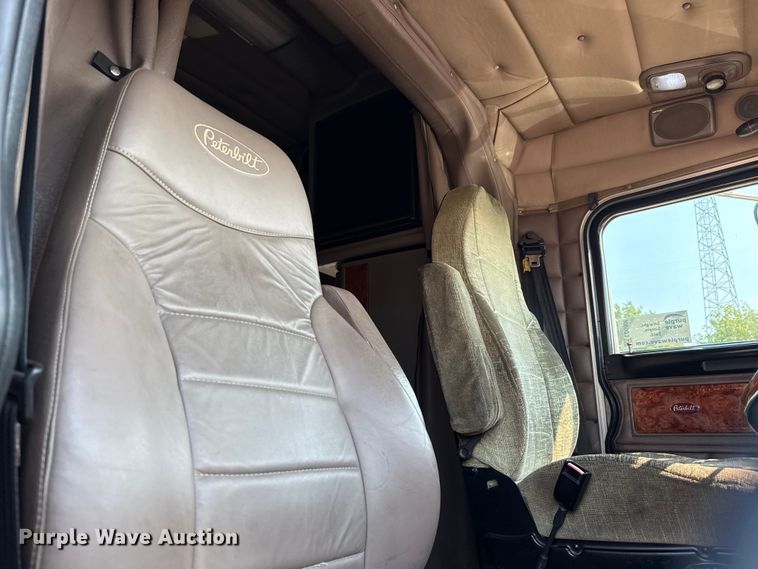 image for item ED5806 2004 Peterbilt 379 semi truck