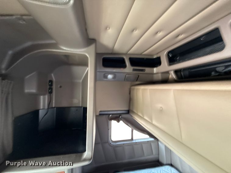 image for item ED5806 2004 Peterbilt 379 semi truck