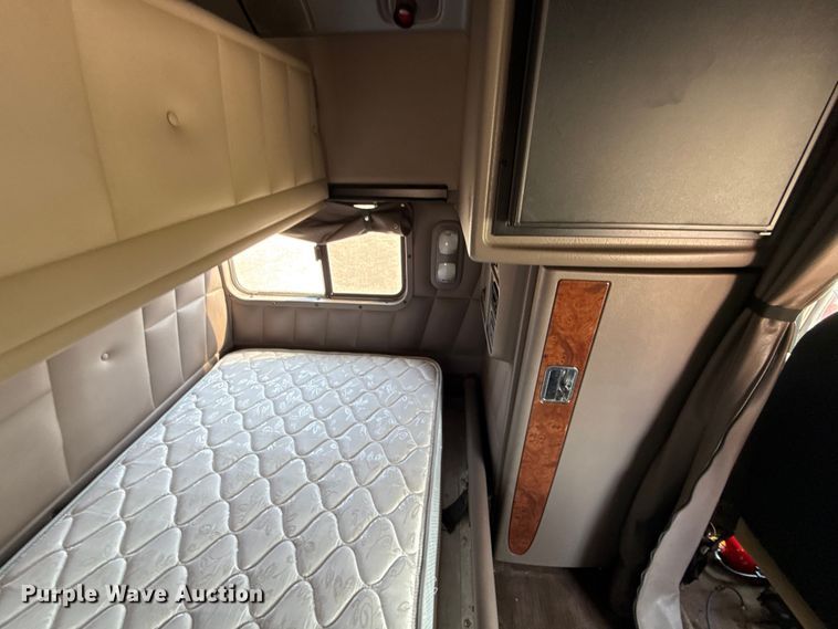 image for item ED5806 2004 Peterbilt 379 semi truck