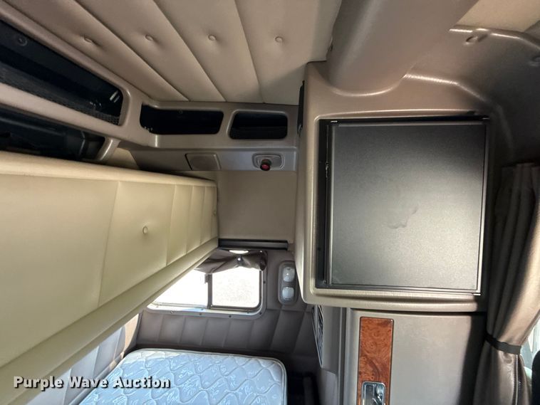 image for item ED5806 2004 Peterbilt 379 semi truck