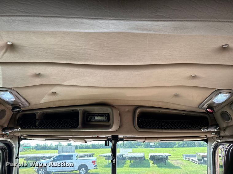 image for item ED5806 2004 Peterbilt 379 semi truck