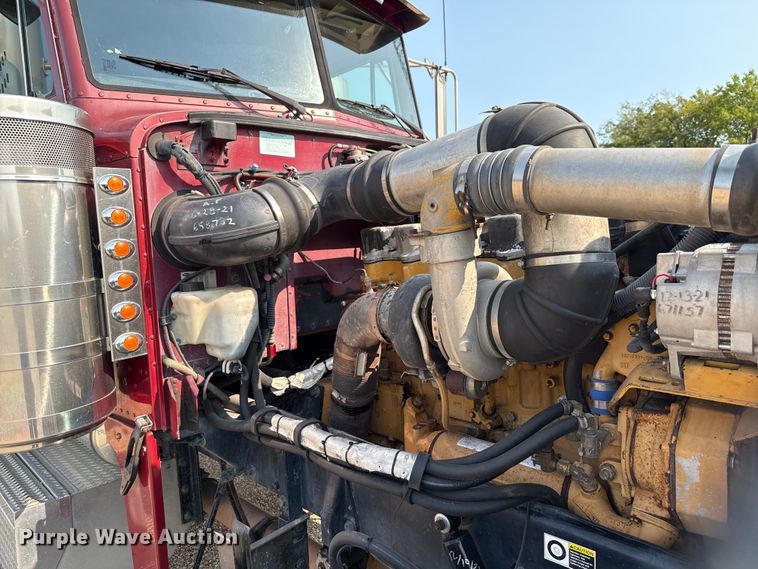 image for item ED5806 2004 Peterbilt 379 semi truck