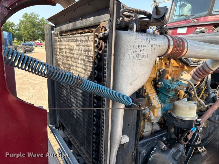 image for item ED5806 2004 Peterbilt 379 semi truck