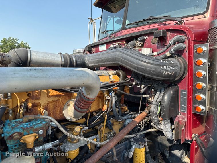 image for item ED5806 2004 Peterbilt 379 semi truck