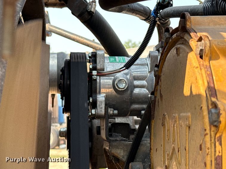 image for item ED5806 2004 Peterbilt 379 semi truck