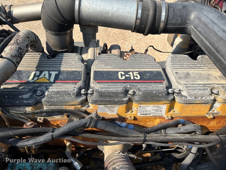 image for item ED5806 2004 Peterbilt 379 semi truck