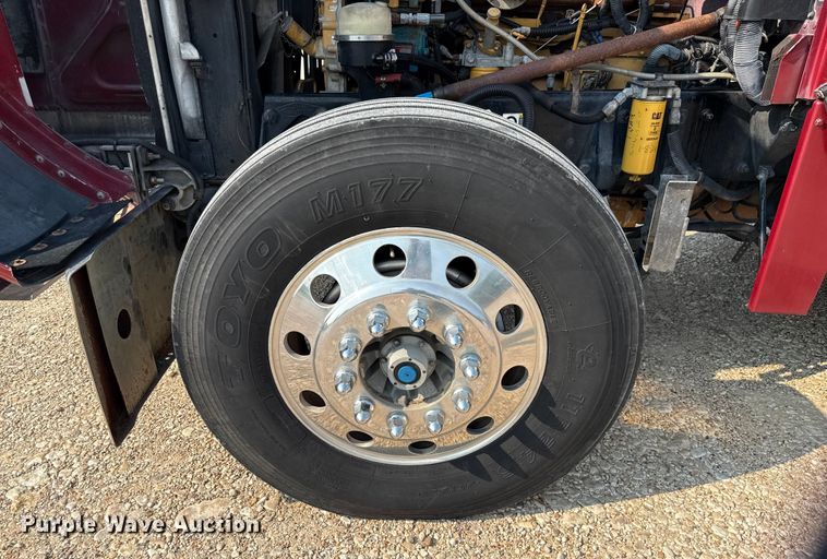 image for item ED5806 2004 Peterbilt 379 semi truck