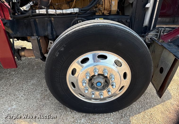 image for item ED5806 2004 Peterbilt 379 semi truck