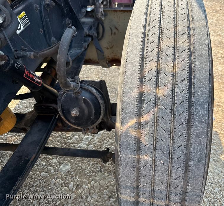 image for item ED5806 2004 Peterbilt 379 semi truck