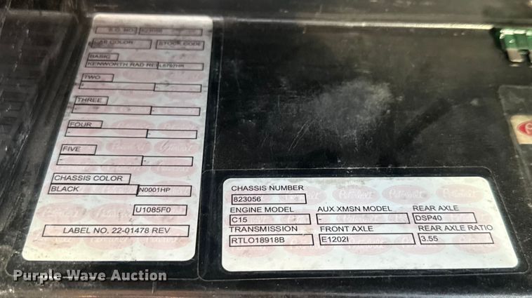 image for item ED5806 2004 Peterbilt 379 semi truck