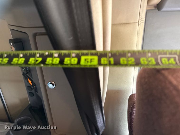 image for item ED5807 2015 Peterbilt 579 semi truck