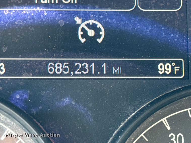 image for item ED5807 2015 Peterbilt 579 semi truck