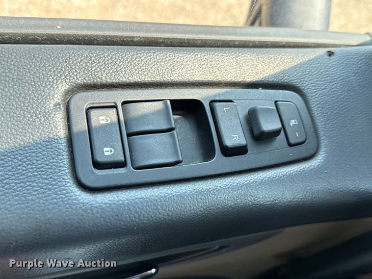 image for item ED5807 2015 Peterbilt 579 semi truck